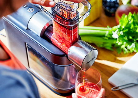 Puristaa jopa 90 %* hedelm&auml;mehusta MicroMasticating-tekniikan avulla