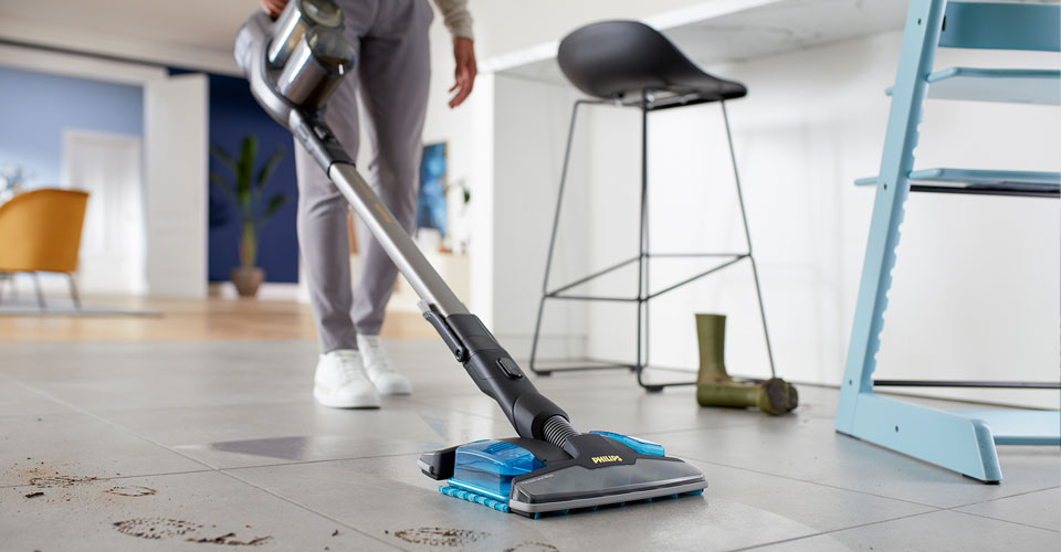 Kylpyhuoneen laattojen saumojen pesu: miten est&auml;&auml; lian kertyminen