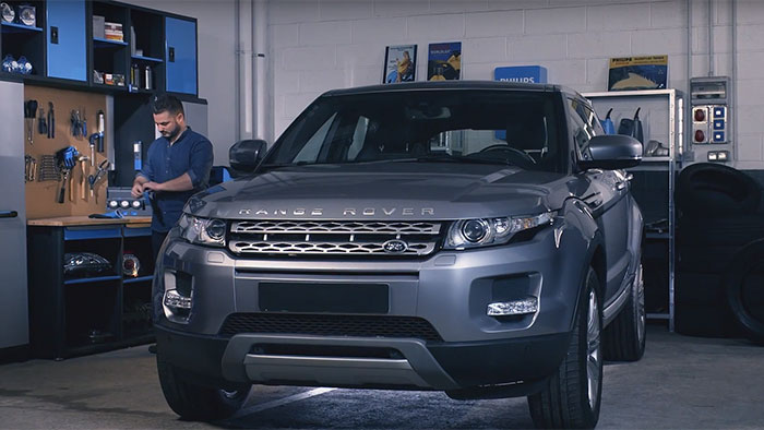 N&auml;in vaihdat Range Rover Evoquen ajovalopolttimot